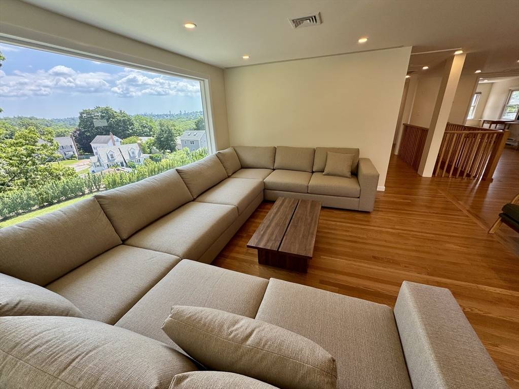 Waltham, MA 02452,21 Shawmut Rd