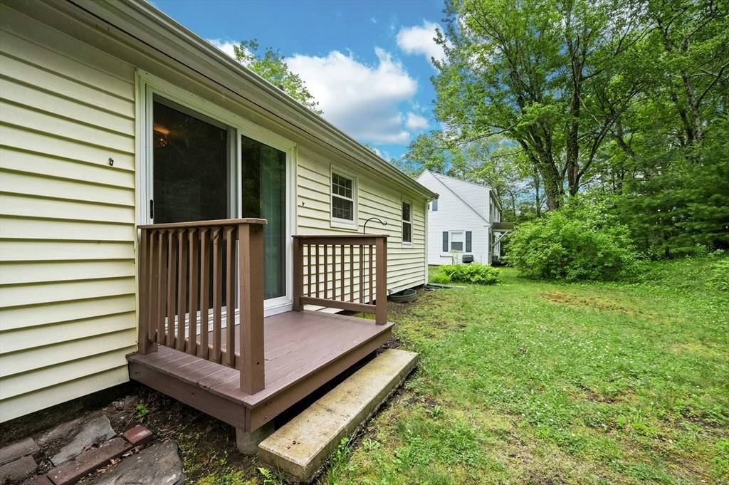 8 Oakwood St Holden, MA 01520