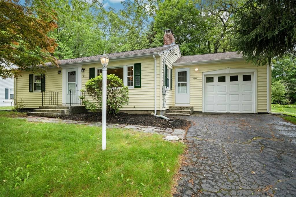 8 Oakwood St Holden, MA 01520