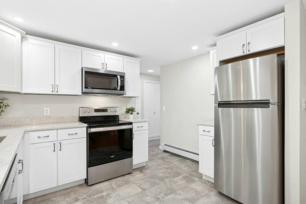 8 Oakwood St Holden, MA 01520
