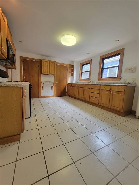 Cambridge, MA 02140,52 Mt Pleasant St #2
