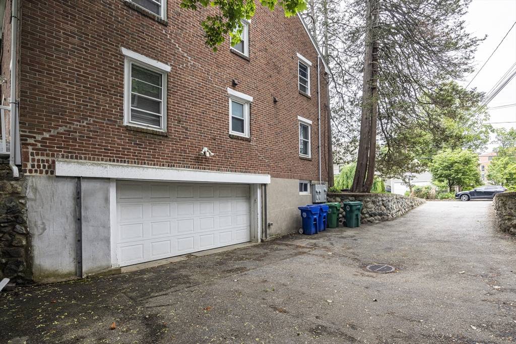Newton, MA 02460,147 Lowell #147