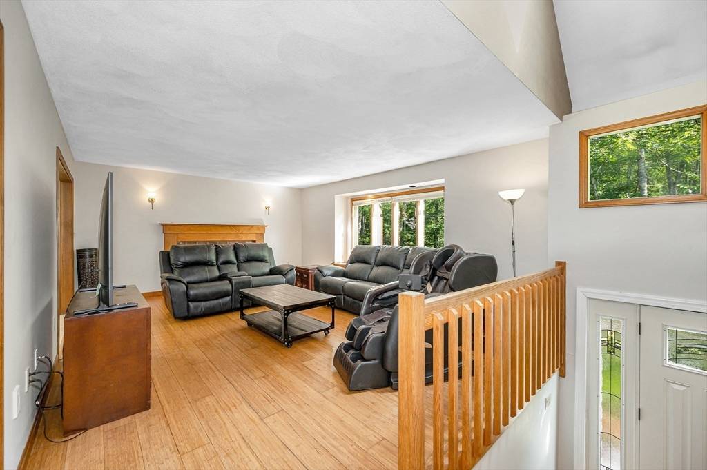 Acton, MA 01720,8 Horseshoe Drive