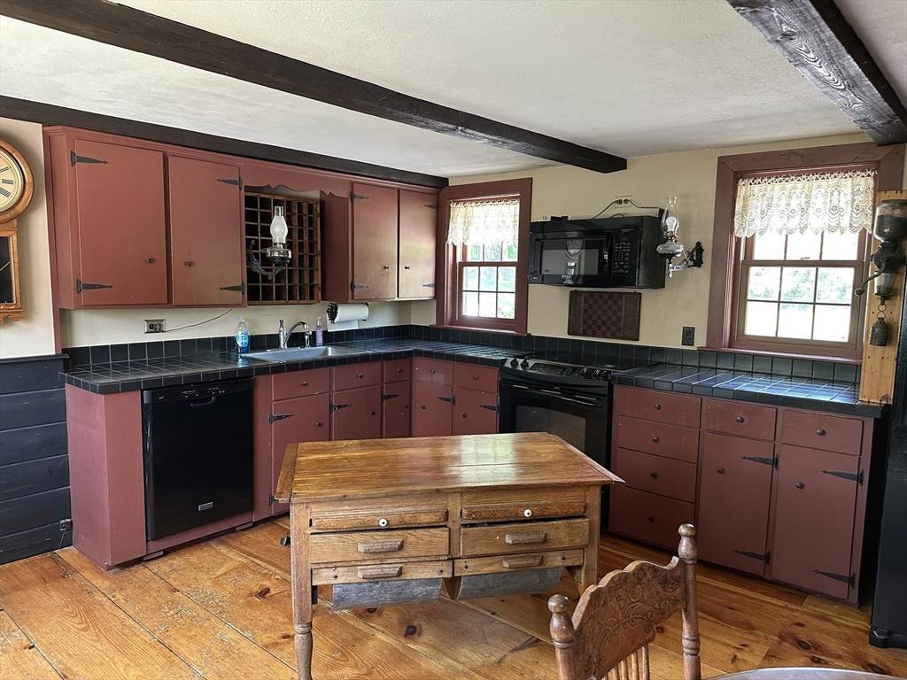 Rutland, MA 01543,6 Weaver Farm Rd