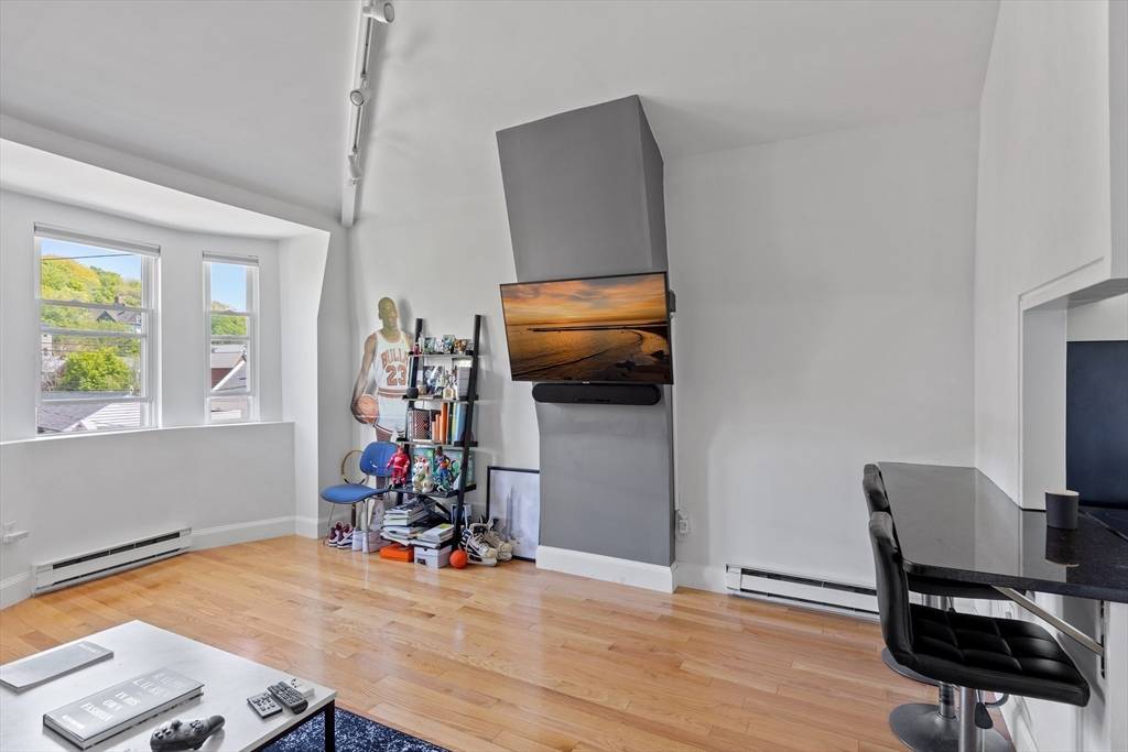 Chelsea, MA 02150,208 Washington #4