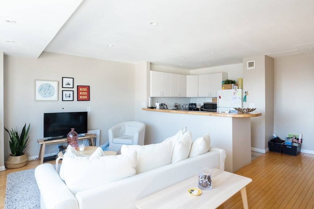 Boston, MA 02111,151 Tremont #27C