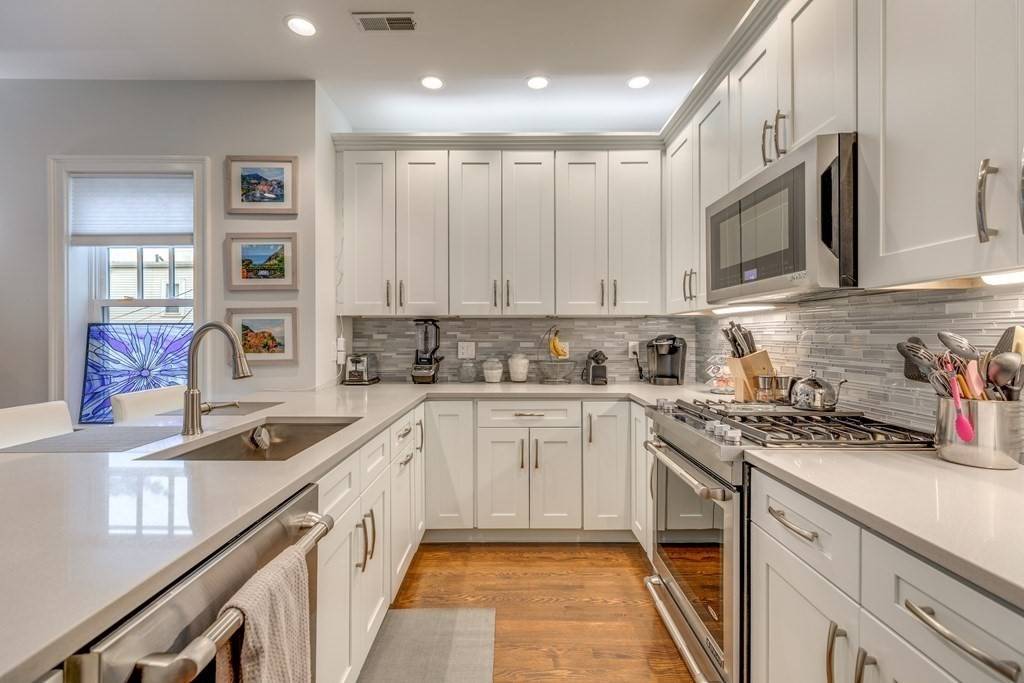 Boston, MA 02127,141 W 6th Street #1