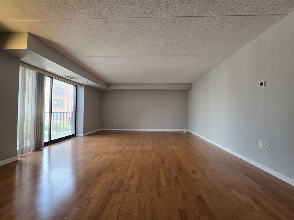 Brookline, MA 02446,1243 Beacon Street #2D