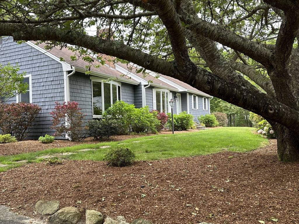 Dennis, MA 02660,21 Friends  Lane