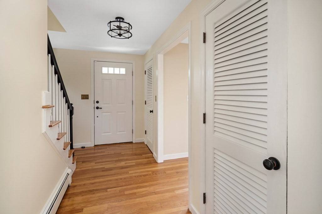 Hingham, MA 02043,106 Weir St