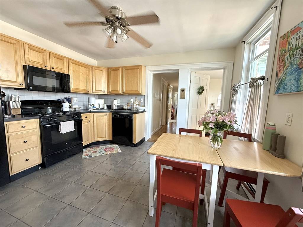 Boston, MA 02129,276 Bunker Hill St #3