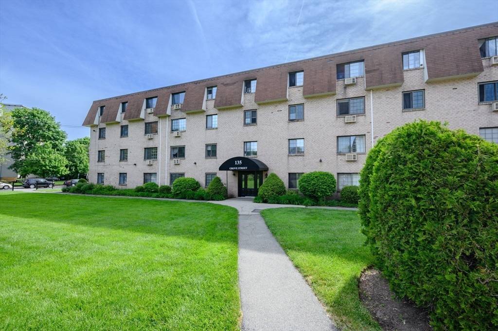 Rockland, MA 02370,135 Grove St #145
