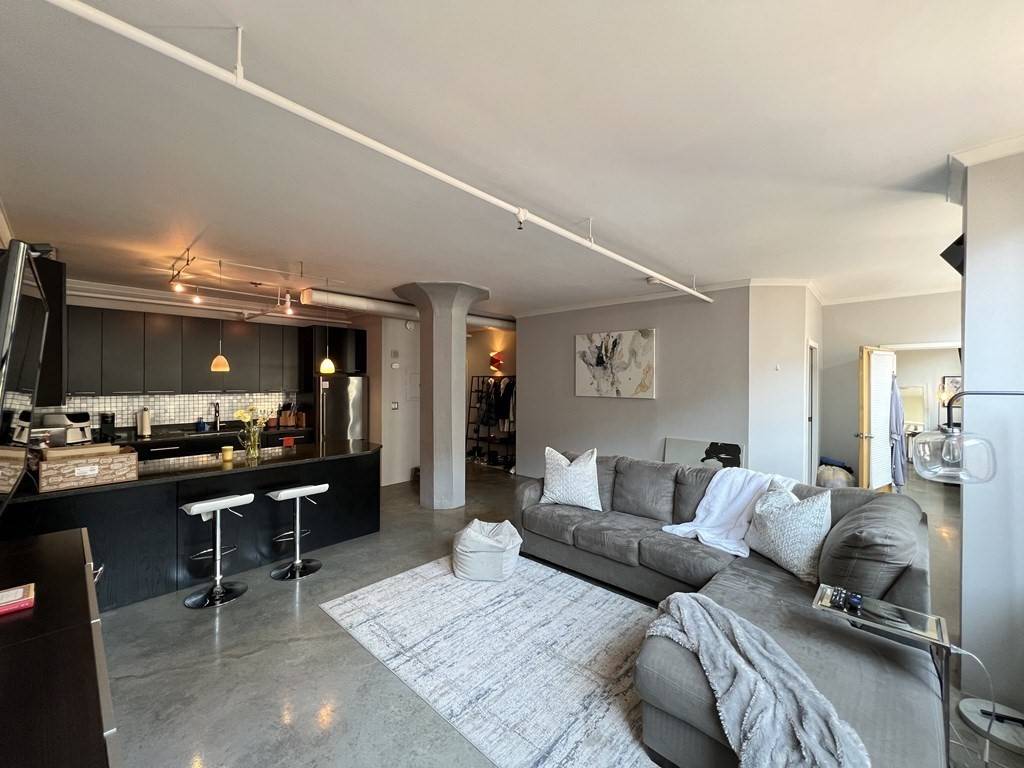 Boston, MA 02111,453 Washington St #5B