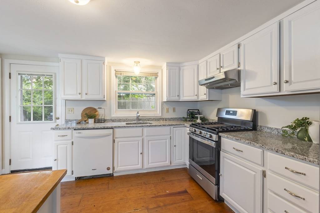 Hingham, MA 02043,191-193 South St