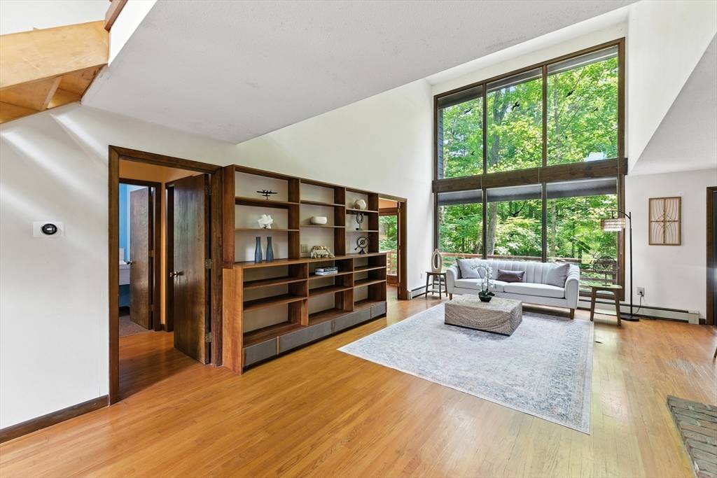 South Hadley, MA 01075,26 Ashfield Ln