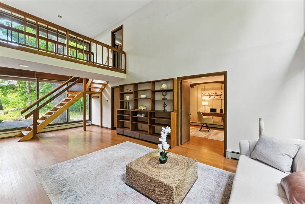 South Hadley, MA 01075,26 Ashfield Ln