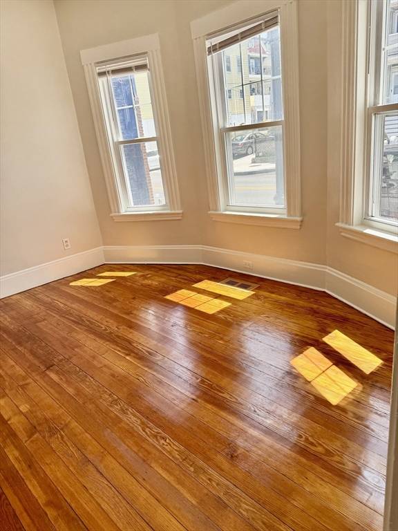 Everett, MA 02149,437 Ferry St #1