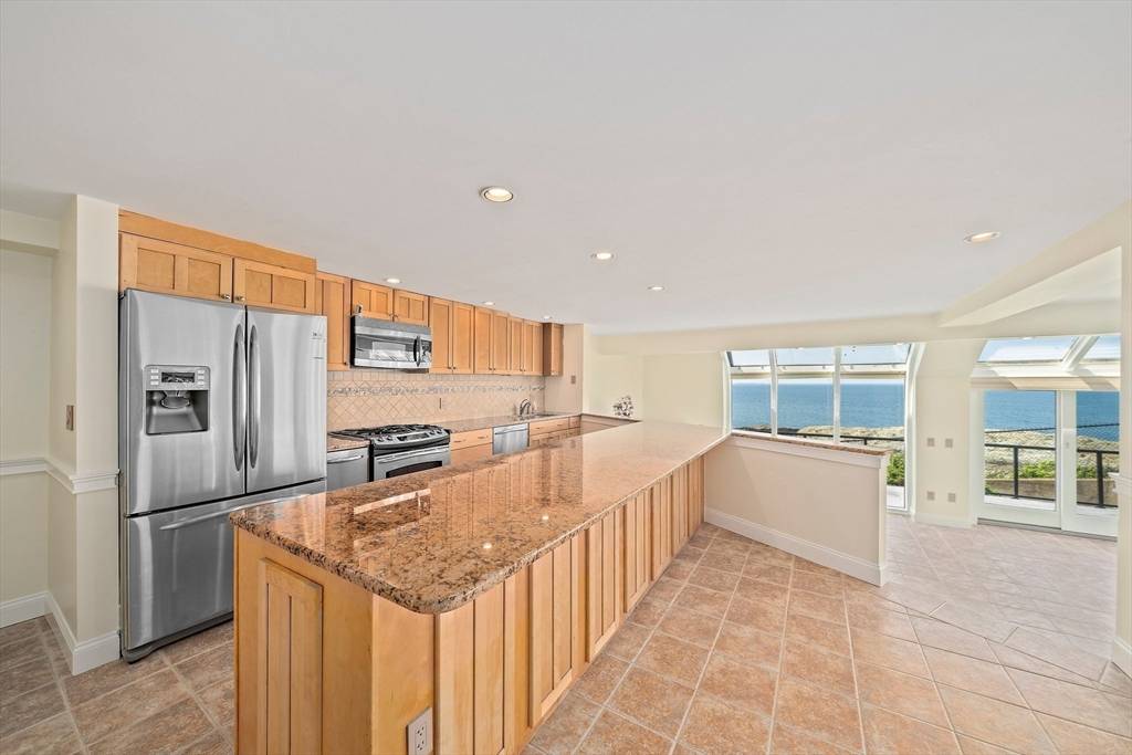 Hull, MA 02045,25 Oceanside Drive #25