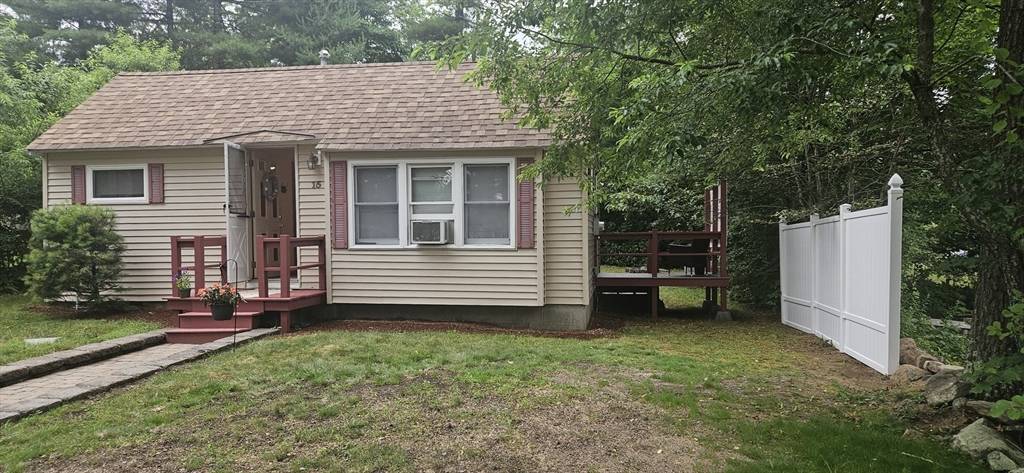 Lakeville, MA 02347,15 Violet St