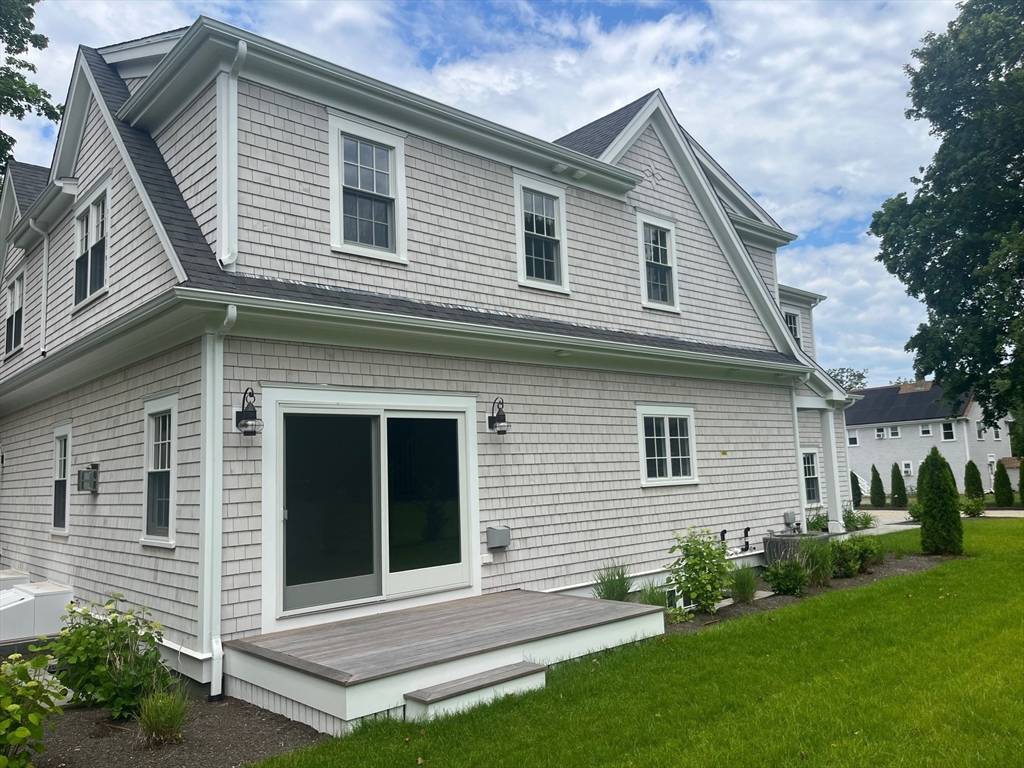 Falmouth, MA 02556,255 Old Main Road #2A