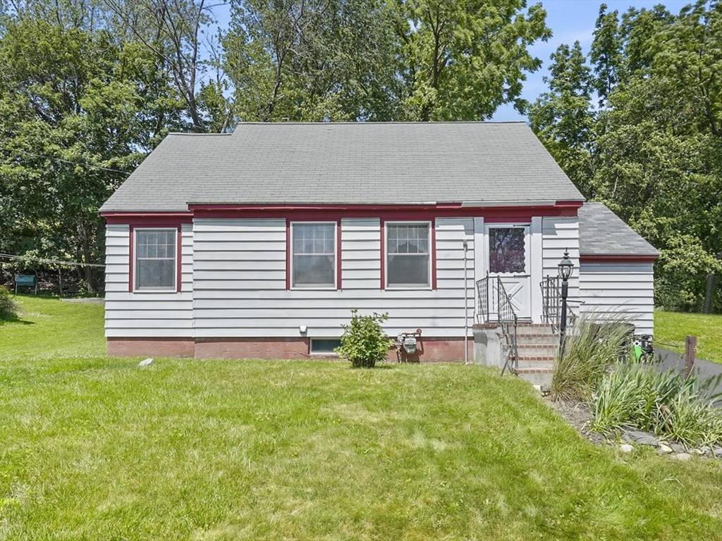 Amesbury, MA 01913,18 Stover Court