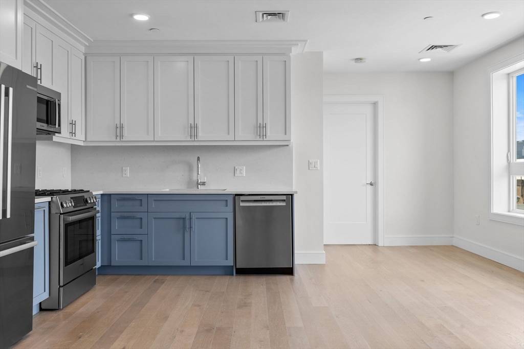 Boston, MA 02128,301 Border Street #411