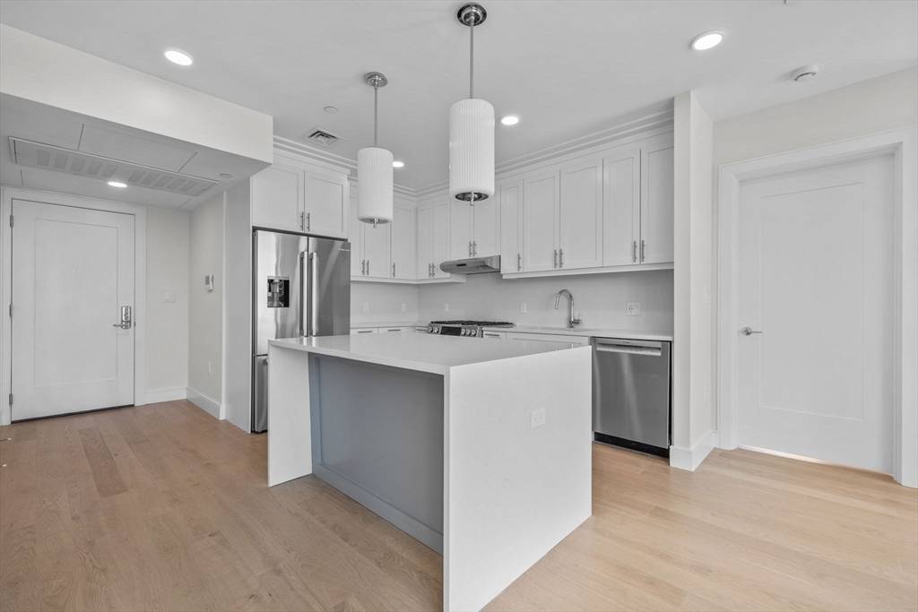 Boston, MA 02128,301 Border Street #601