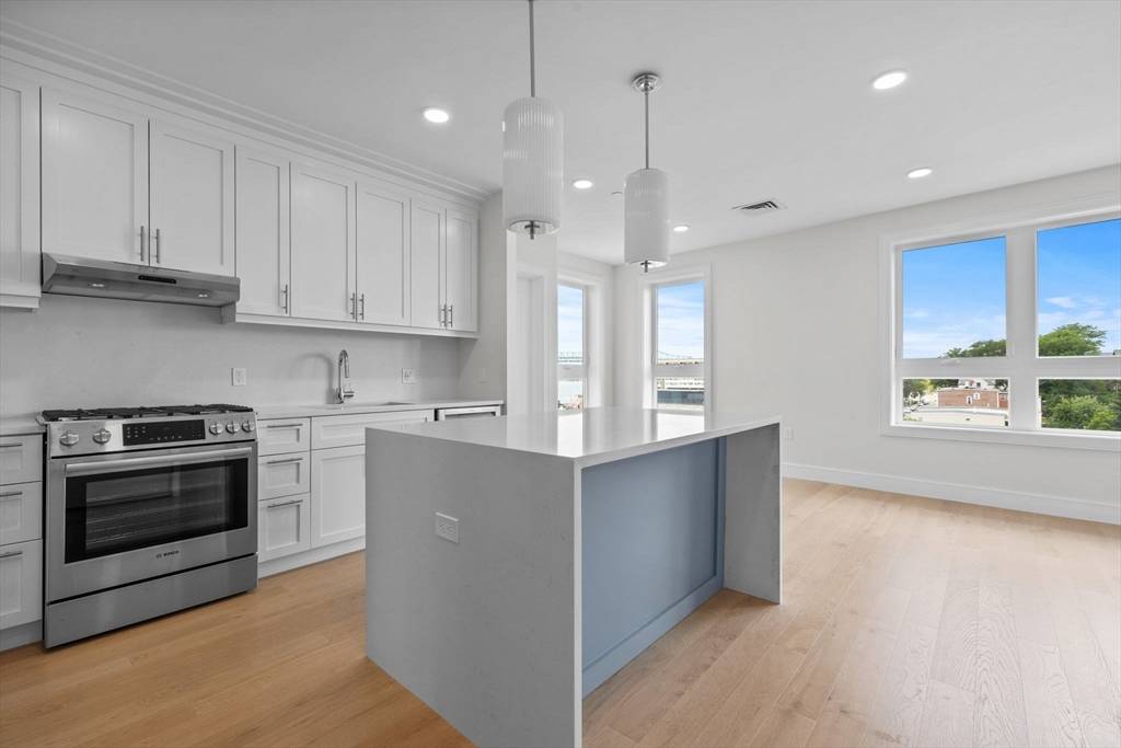 Boston, MA 02128,301 Border Street #601