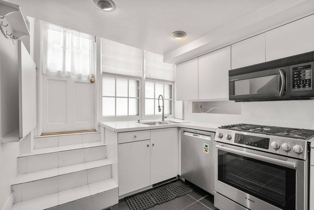 Boston, MA 02114,93 W Cedar #A