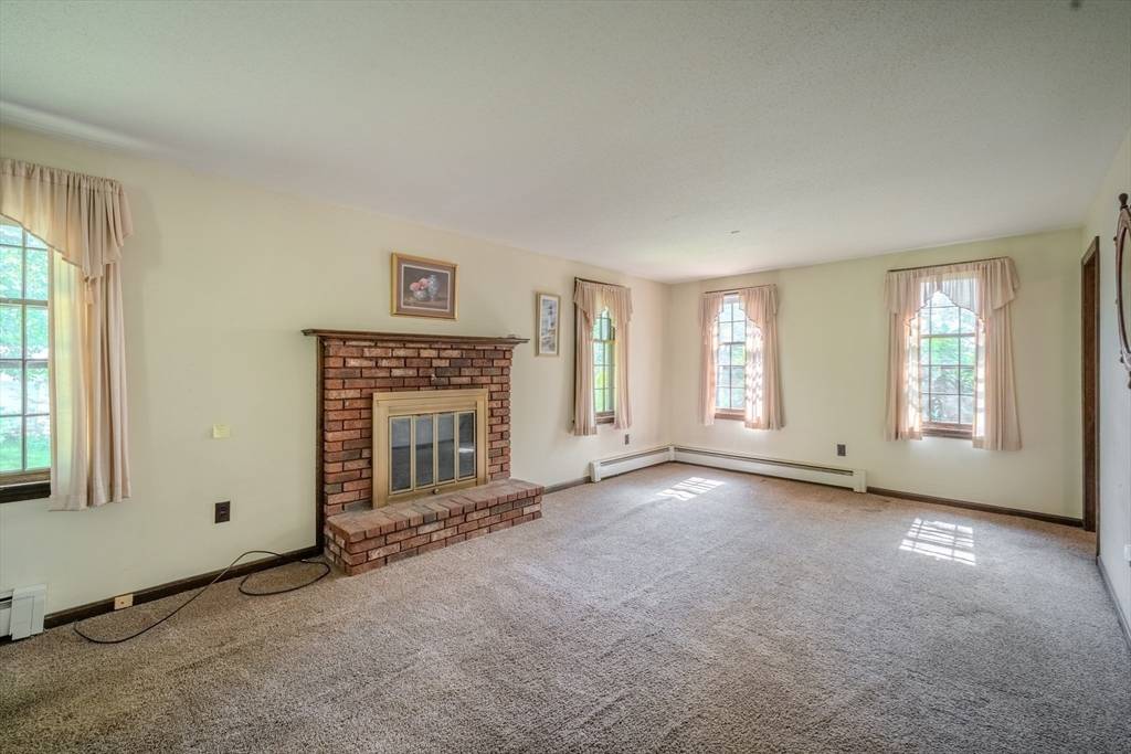 Tyngsborough, MA 01879,25 Rock Road