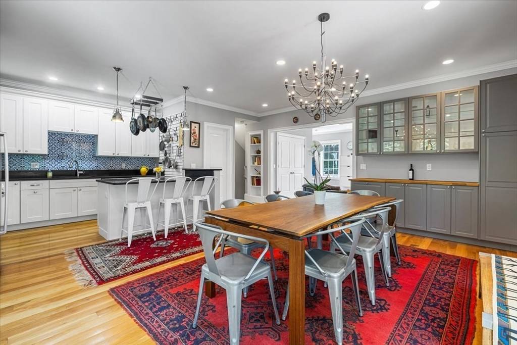 Newton, MA 02464,21 Hale St #21