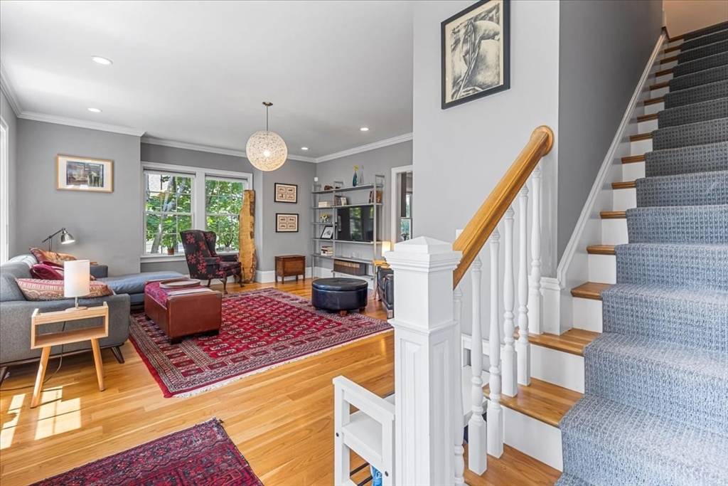 Newton, MA 02464,21 Hale St #21