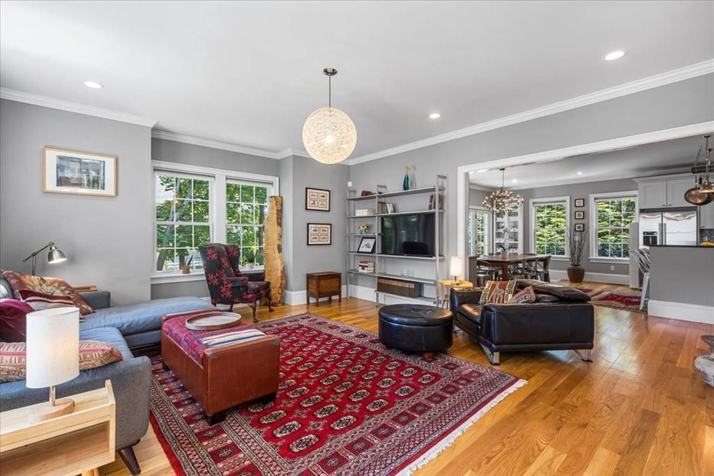 Newton, MA 02464,21 Hale St #21