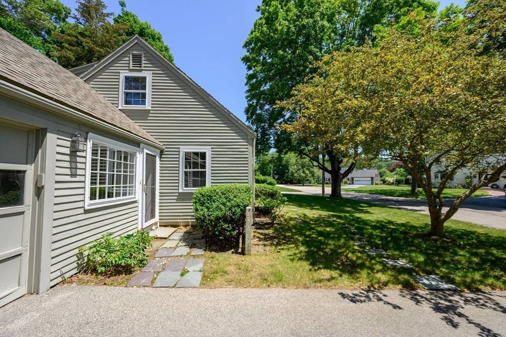 Hingham, MA 02043,30 Huntley Rd