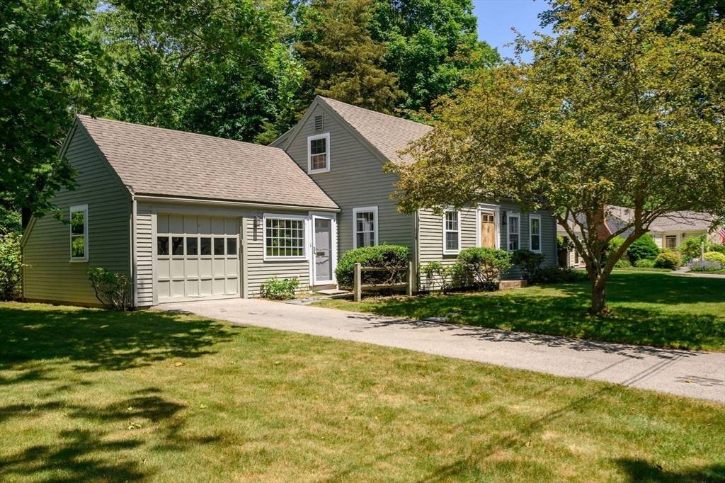 Hingham, MA 02043,30 Huntley Rd