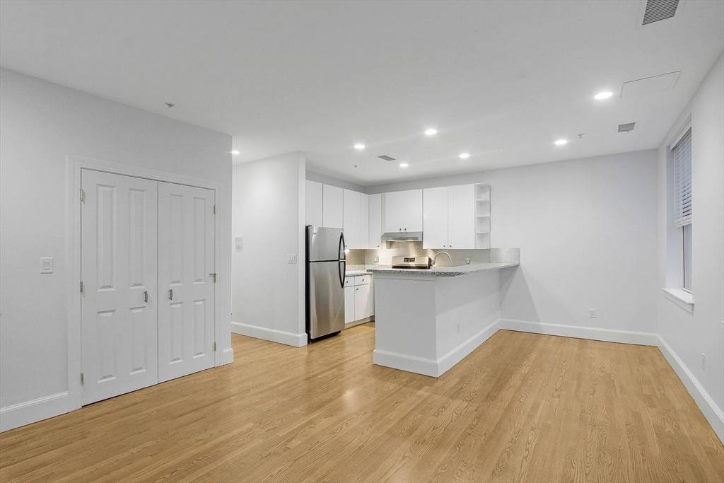 Boston, MA 02116,140 Boylston St. #6