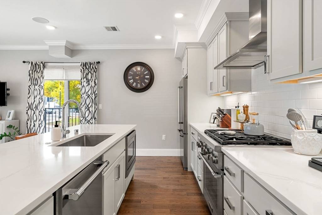 Boston, MA 02122,136-138 Neponset Ave #1