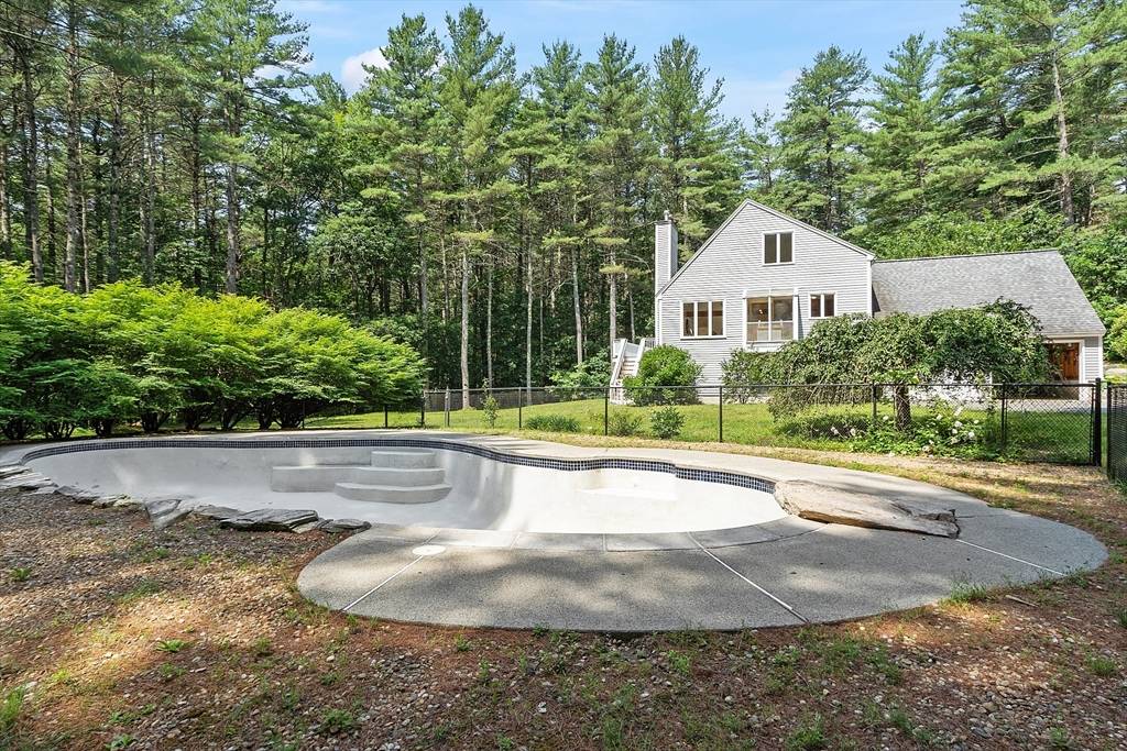 Littleton, MA 01460,12 Green Needles Rd