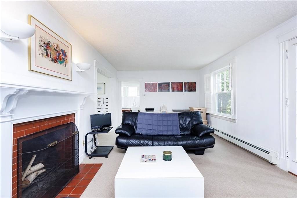 Marblehead, MA 01945,22 Oak St