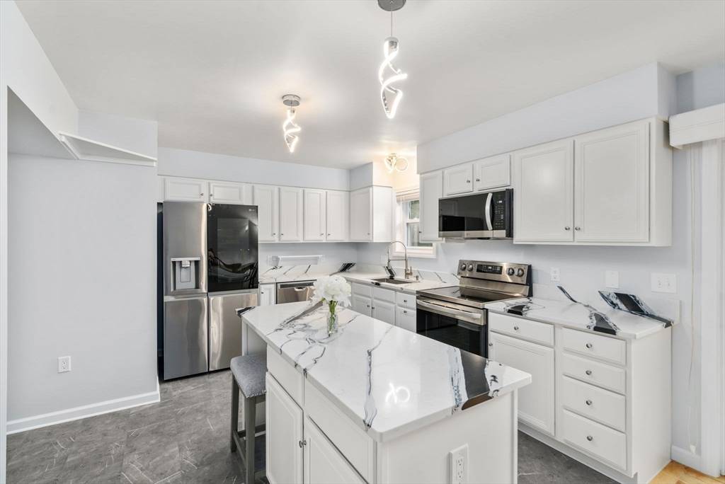 Granby, MA 01033,70 Granby Heights #70