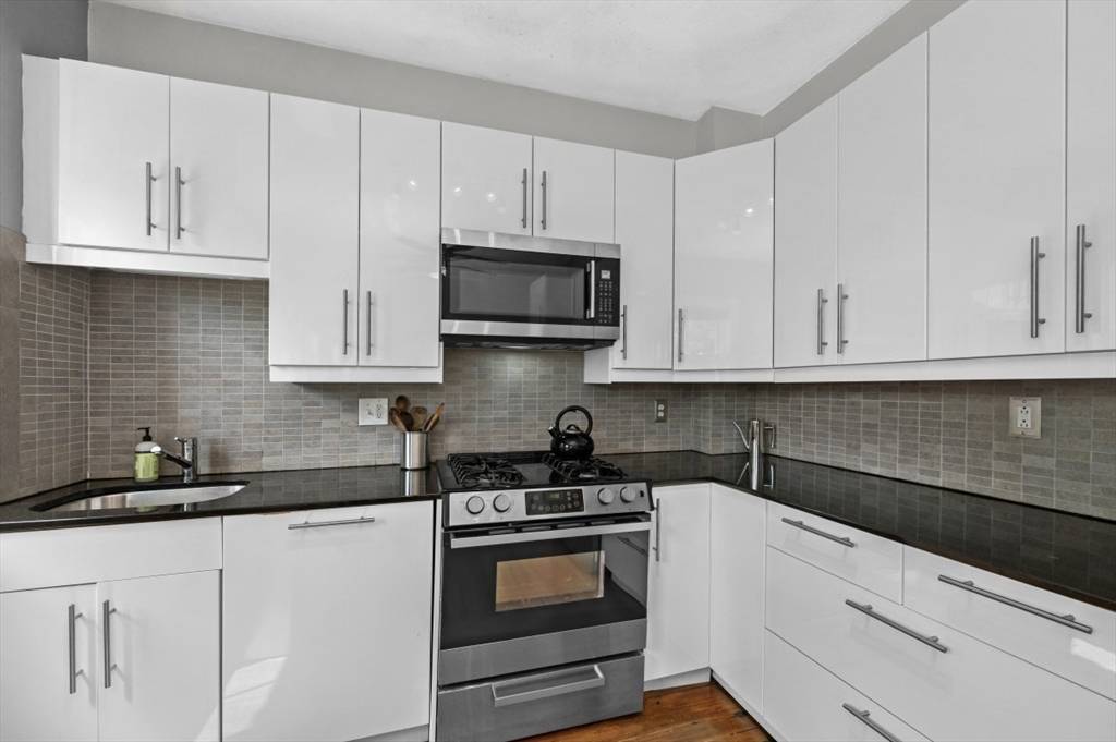 Brookline, MA 02445,14 Linden St #8