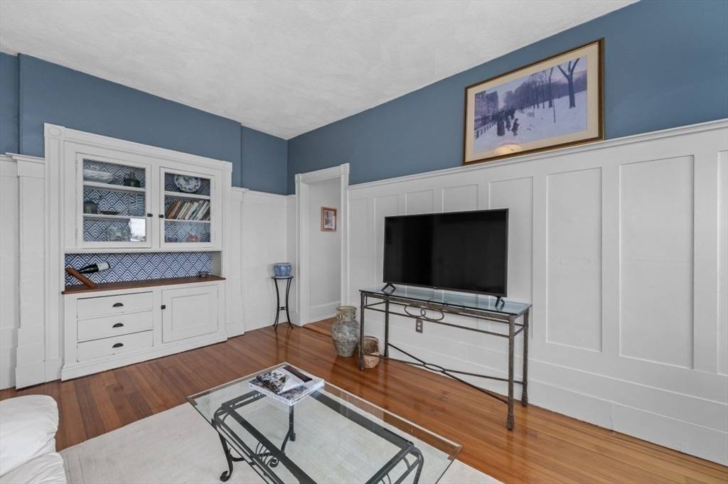 Brookline, MA 02445,14 Linden St #8
