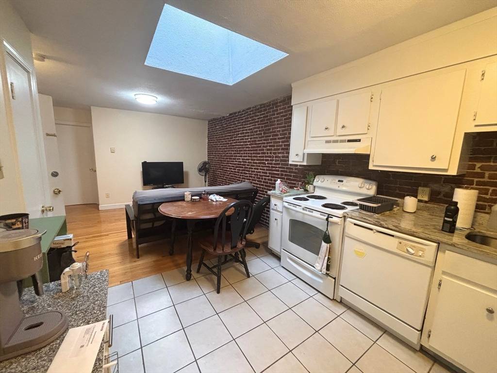 Boston, MA 02111,96 Tyler Street #7F