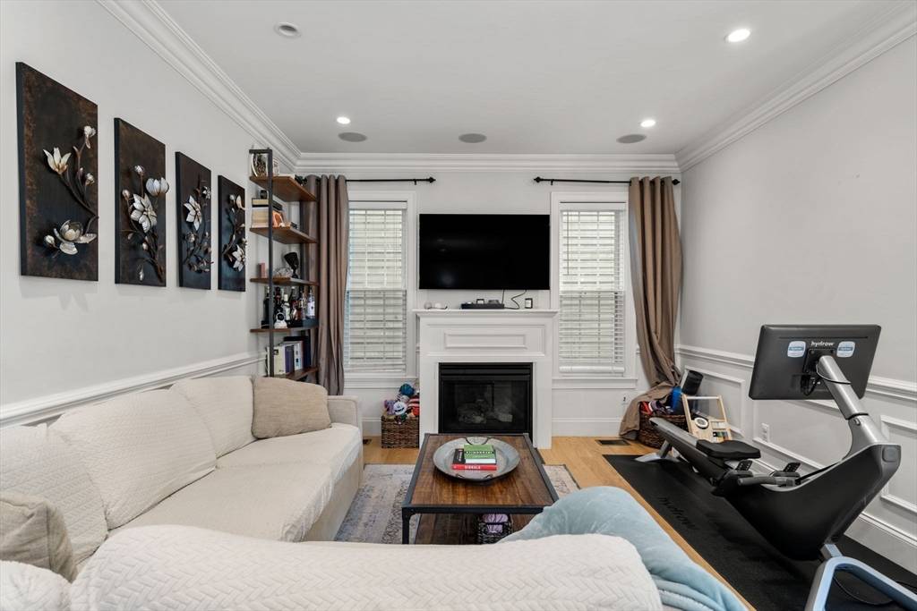 Boston, MA 02127,192 W 6th Street #1