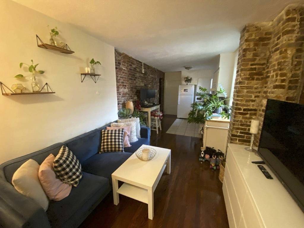 Boston, MA 02111,96 Tyler Street #6C