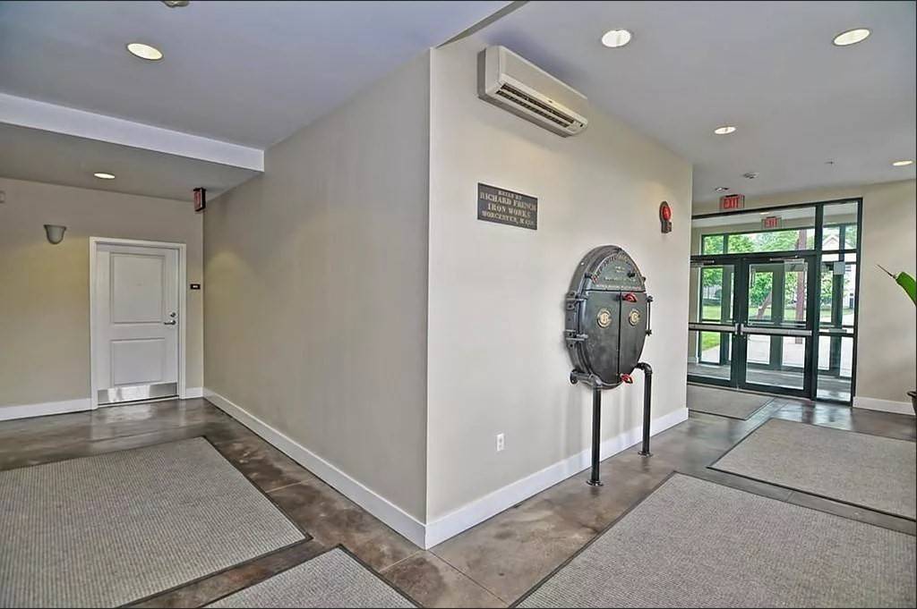 Worcester, MA 01610,21 Illinois Street #405