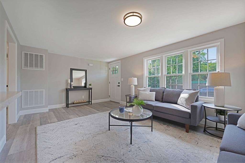 Westport, MA 02790,11 Rose Ave.
