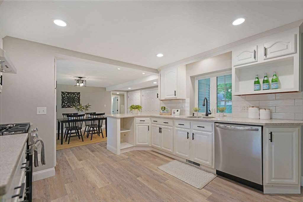 Westport, MA 02790,11 Rose Ave.