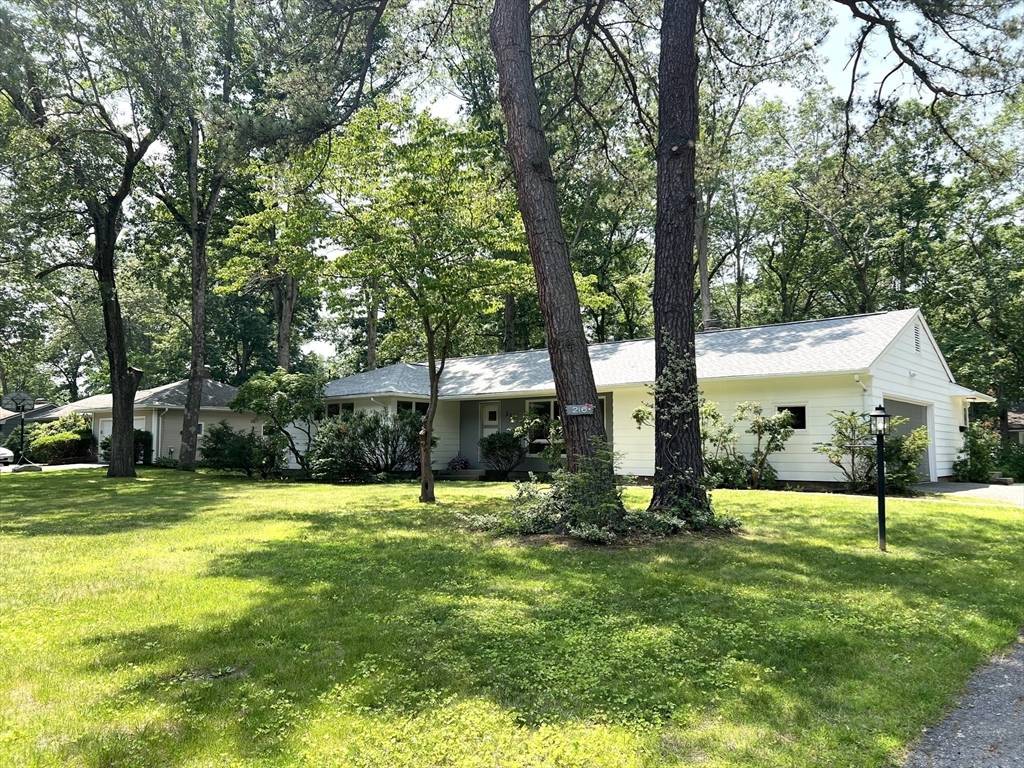 Longmeadow, MA 01106,216 Bel Air Dr