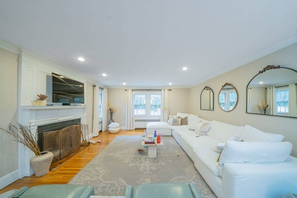 Newton, MA 02458,642 Centre St #642